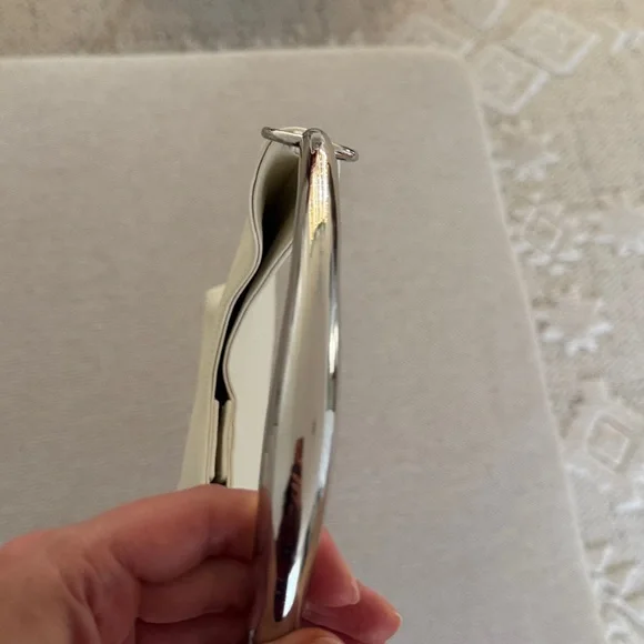 NWT Mango LEATHER SHOULDER BAG WITH
METAL HANDLE - Picture 8 of 9